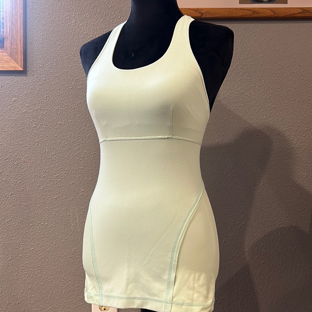 Lululemon Scoop Neck Tank Top Size 6